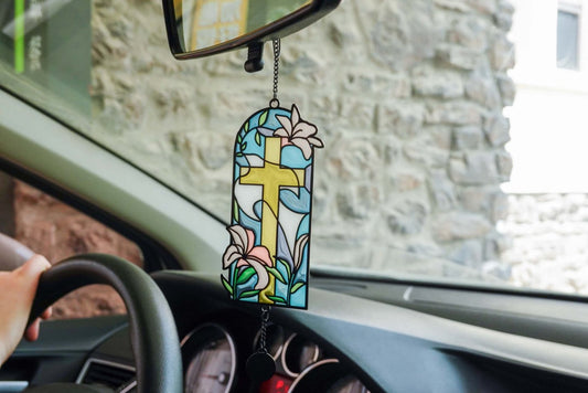 蘇醒REVIVE彩窗車內掛飾|中古教堂光輝・聖潔新生|白鴿百合復古設計・隨風輕音