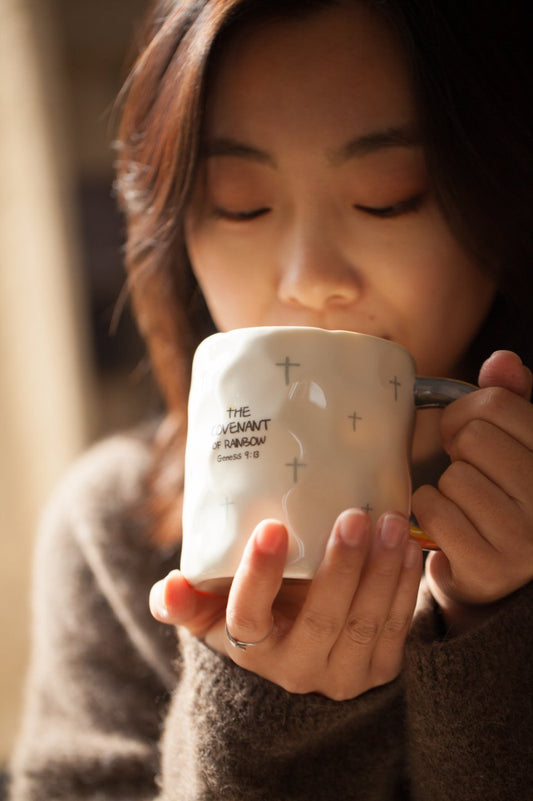 COVENANT 約手繪馬克杯|彩虹之約・立記記號|匠人手捏・十架/雲朵款・信仰禮物