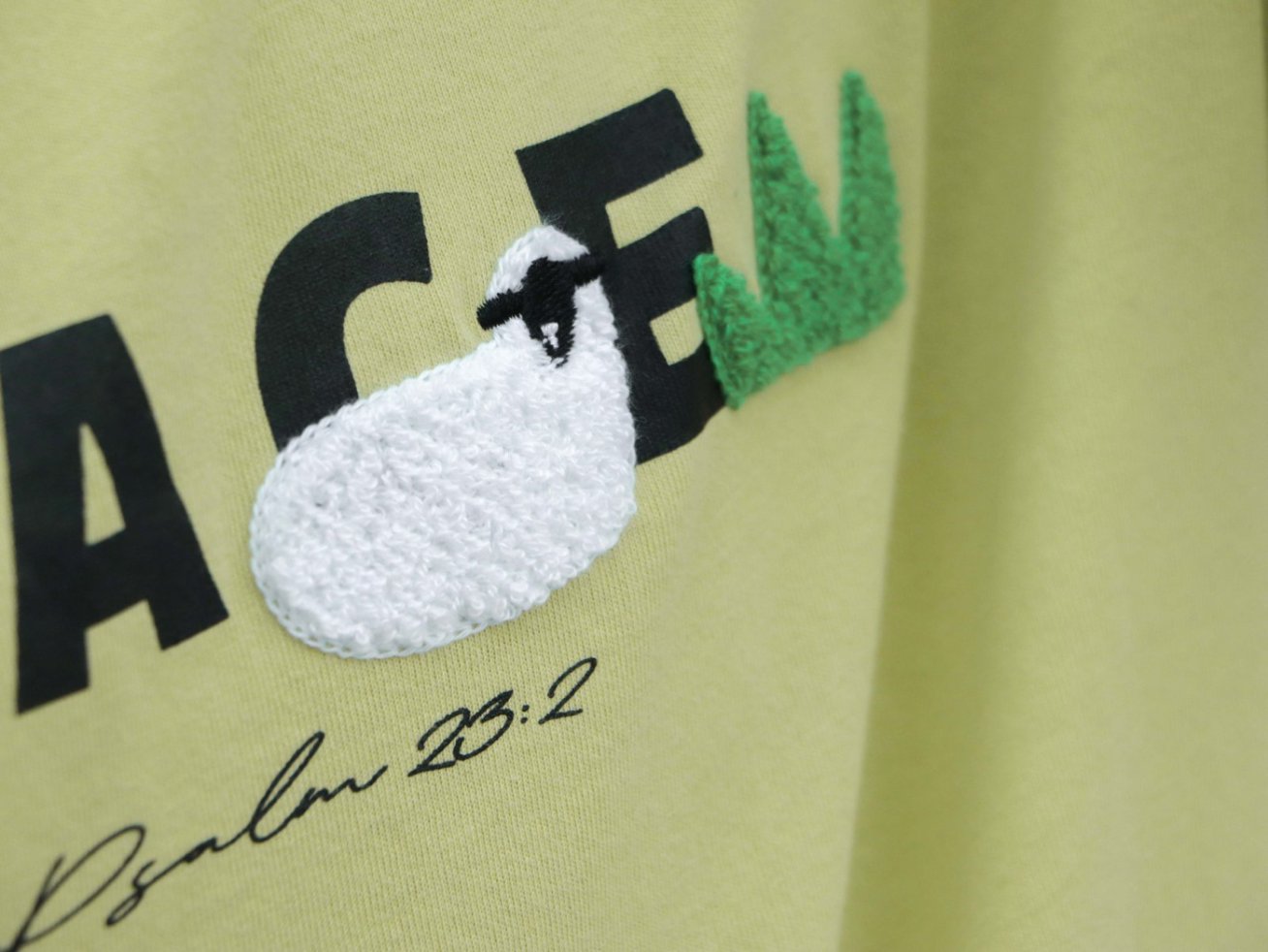 羊無缺 T-shirt|詩篇23:2・恩典穿戴|立體羊圖・精梳純棉・團契隊服・身份宣告