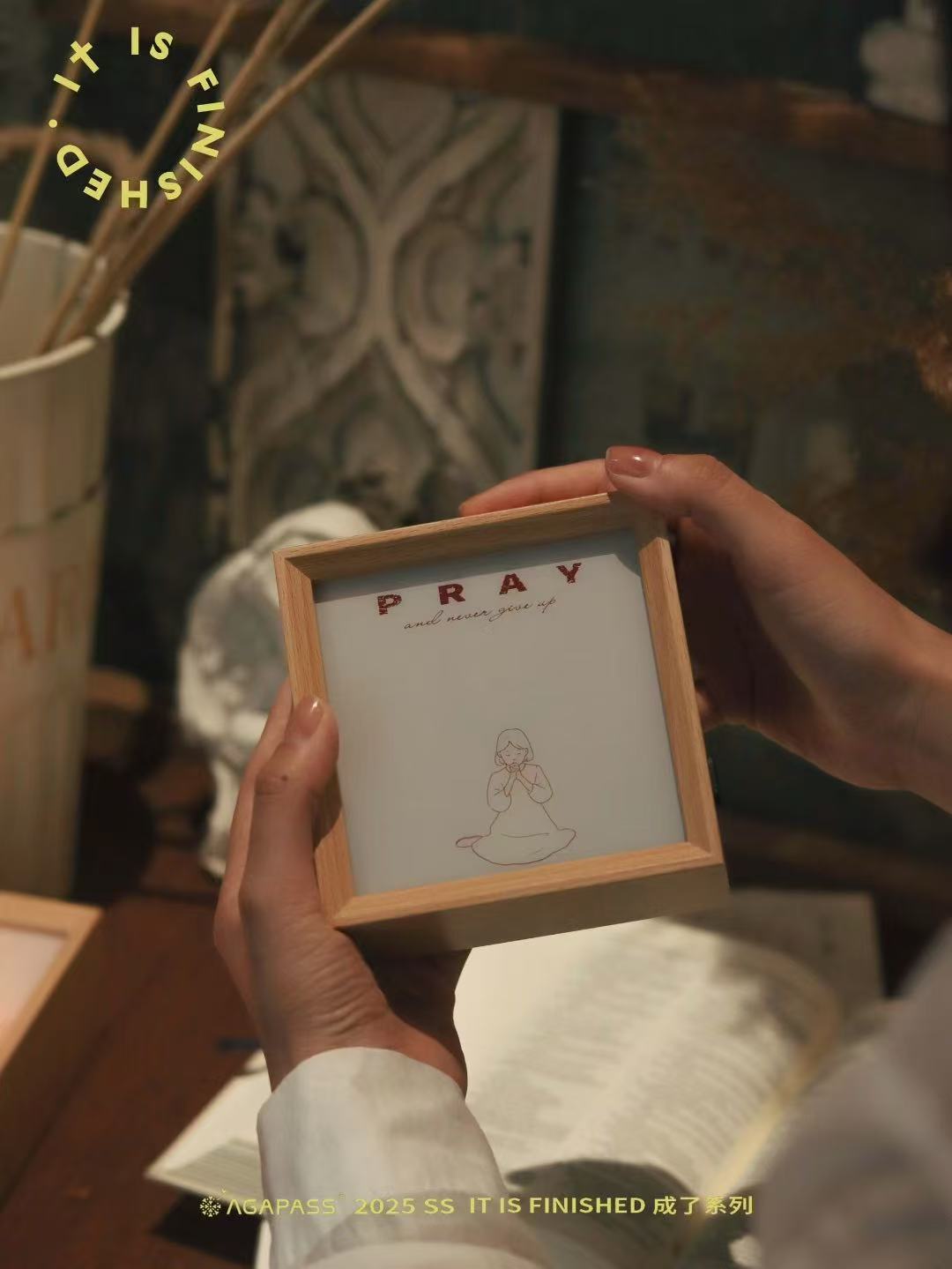 「在他毫無黑暗」治癒燈光畫|約翰福音8:12・生命之光|觸控調光・案頭裝飾・內室祈禱伙伴