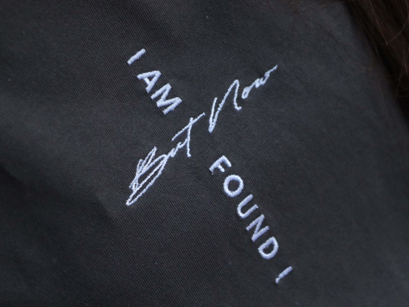 今被尋回 T-shirt|路加福音15:24・恩典記號|立體雙面刺繡・十架宣言・營會團服