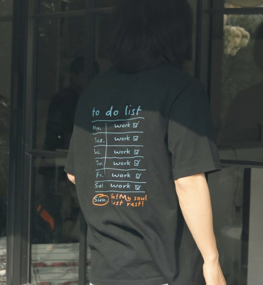 周日休息 日程表宣言 刺繡純棉TEE｜出埃及記20:8-10・安息日｜230g純棉・刺繡短袖・男女同款