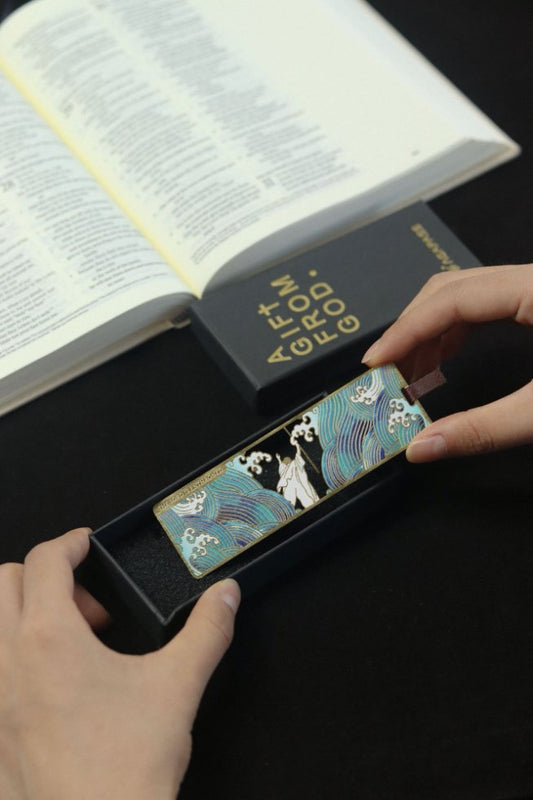 紅海分開金屬書籤｜詩篇29:10・耶和華為王｜鏤空工藝・彩繪波浪・聖經伴讀