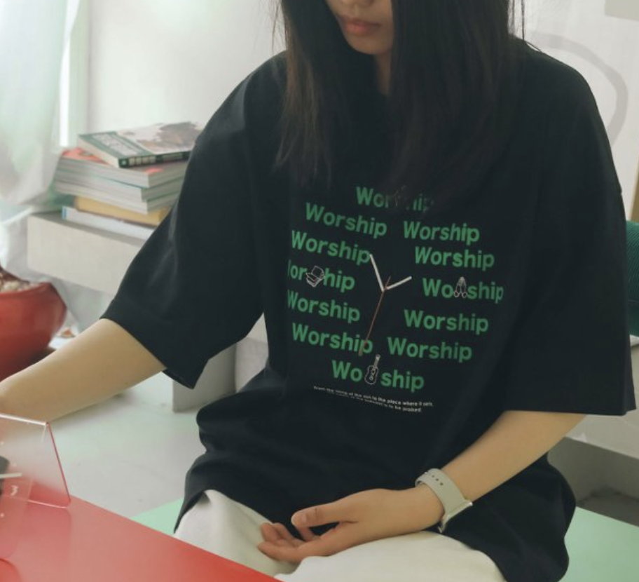 24h Worship時鐘刺繡TEE｜列王紀上 19:12・紛擾中安靜聆聽｜純棉・男女情侶款