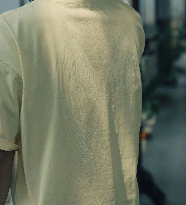 聖潔 HOLY 刺繡 Tee｜啟示錄「成了」・文藝復興重工刺繡｜哥特字體翅膀圖案・男女同碼・團契衫禮物