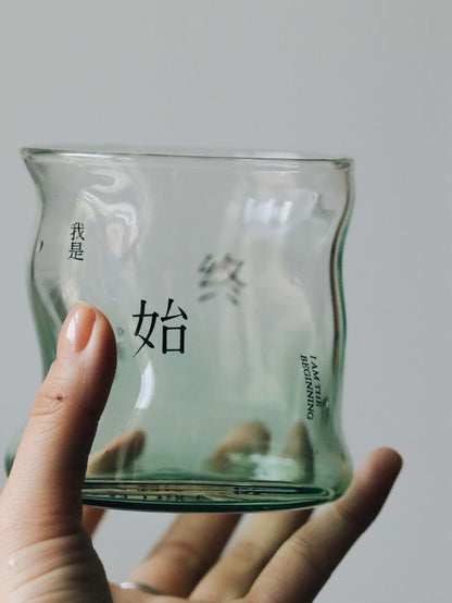 「白白」生命泉的水文字簡約玻璃杯｜啟示錄生命泉・屬靈提醒｜高硼硅玻璃・流線杯身・340ml｜香港基督徒日常/團契/受洗禮物