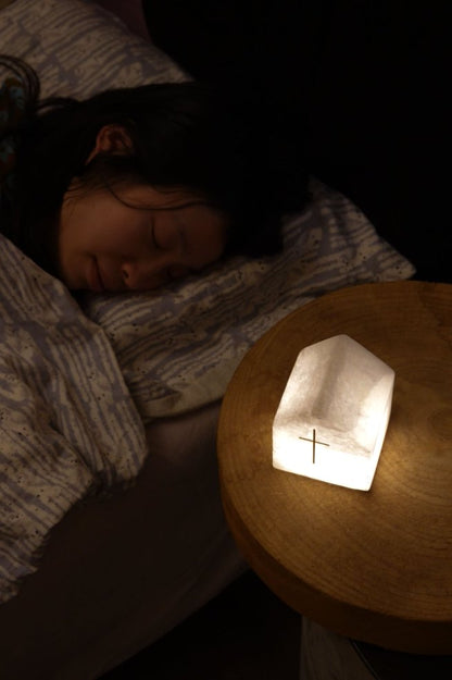 YOUR LIGHT 教堂天然礦石燈｜詩篇43:3・神的光引導｜無極調光・祈禱夜燈・獨一無二原石